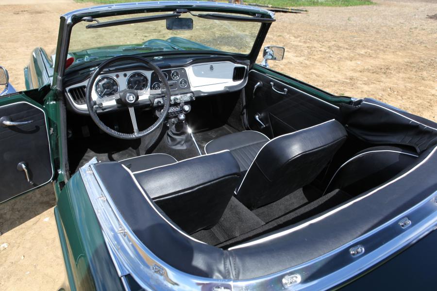 Интерьер Triumph TR4 1961 года  (фото 2 из 26)
